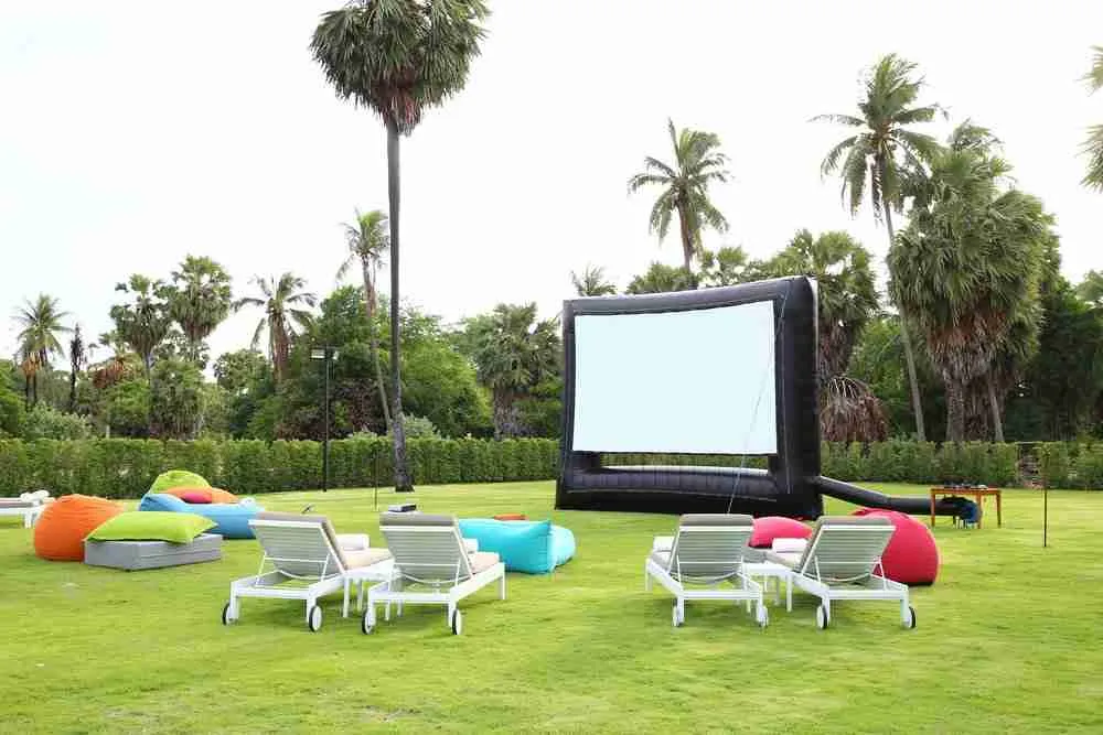 Best Outdoor Projector Setup for Daytime Use in 2022