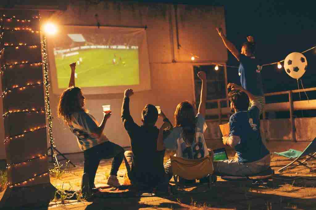 How Do Projectors Work – The Ultimate Handbook Guide - Outdoor Movie ...
